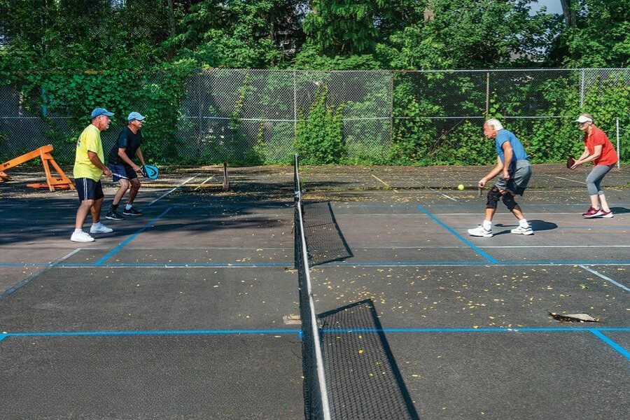 khuôn viên sân pickleball mini