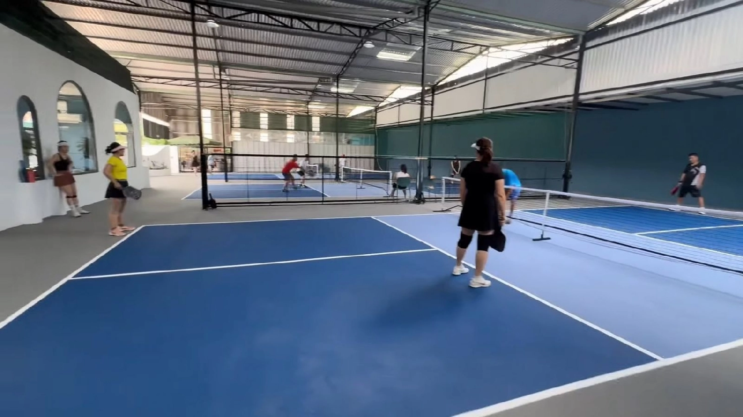 Các dịch vụ tiện ích của sân Pickleball Mr.Phong
