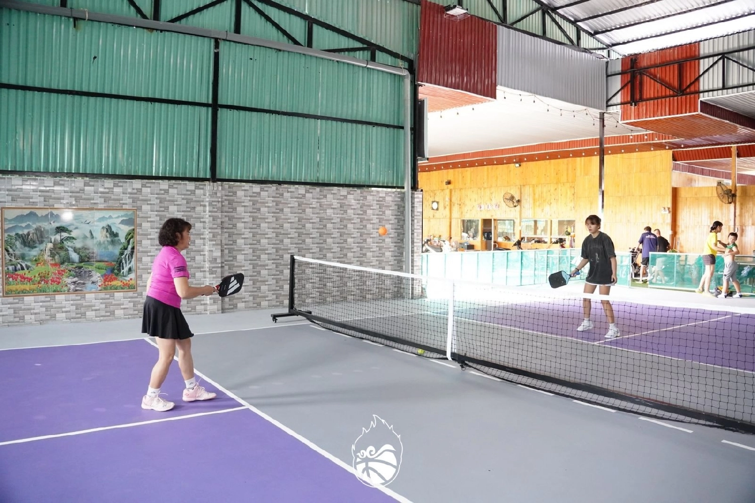 Các dịch vụ tiện ích của sân Pickleball Nonstop