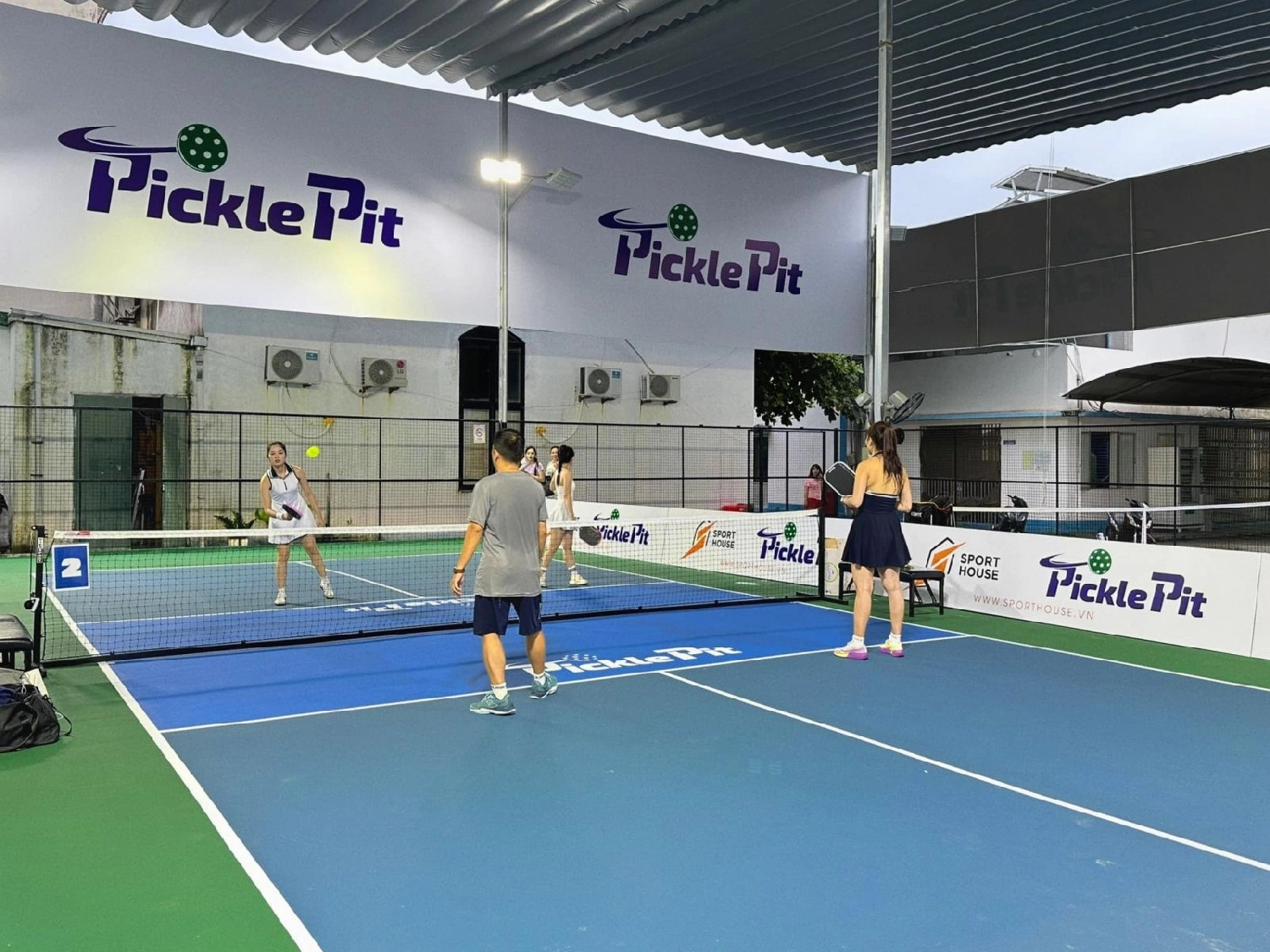 Các dịch vụ tiện ích của sân Pickleball Pickle Pit Tôn Đức Thắng