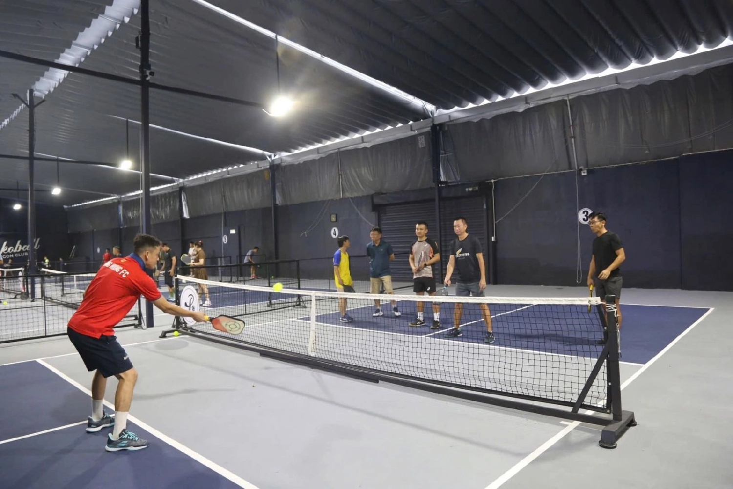 Các dịch vụ tiện ích của sân Pickleball Pickoball Saigon