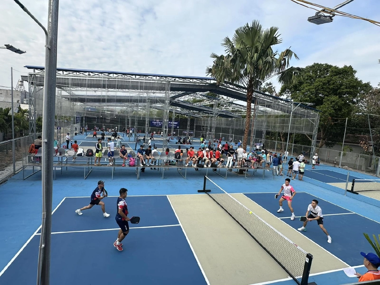 Các dịch vụ tiện ích của sân Pickleball QT