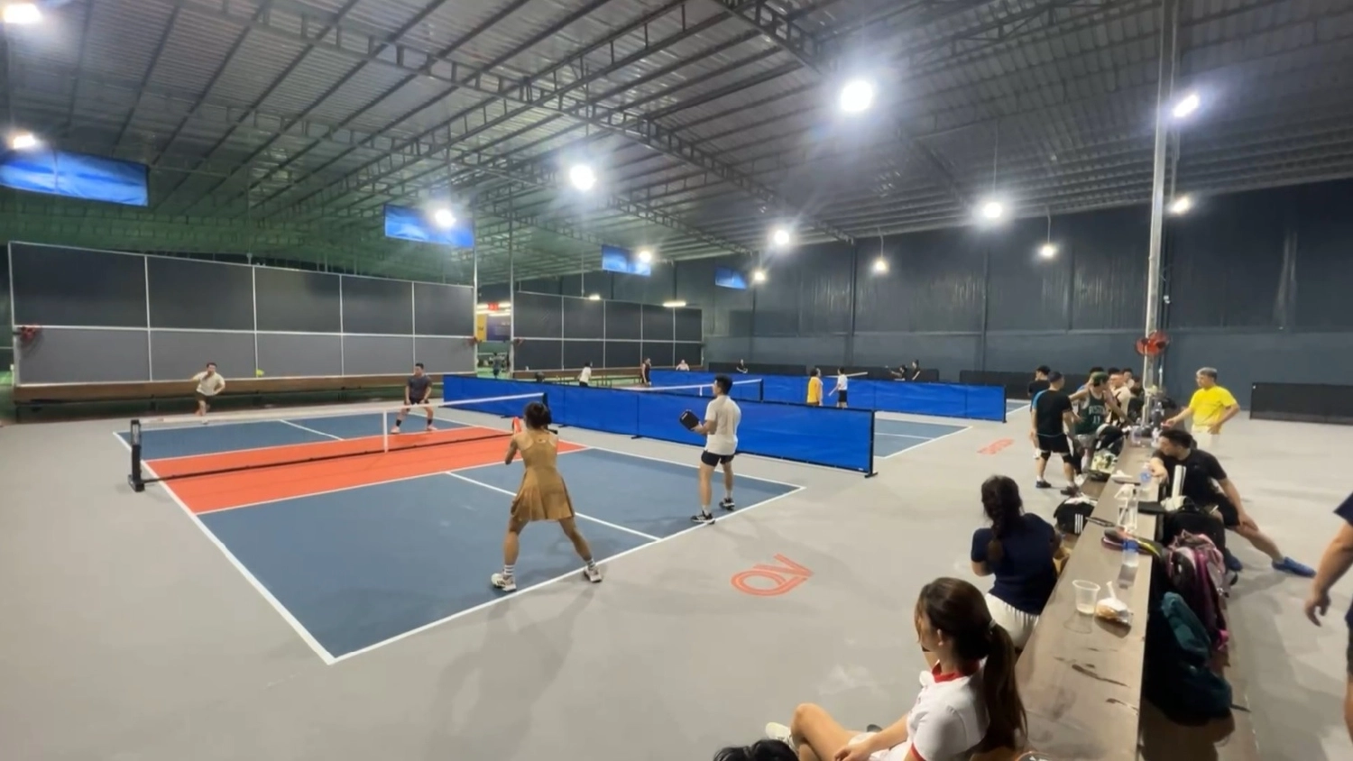 Sân Pickleball Quận 7 - Sân Pickleball QVBadminton