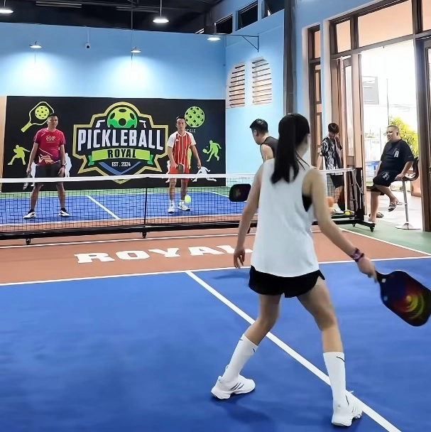 Các dịch vụ tiện ích của sân Pickleball Royal