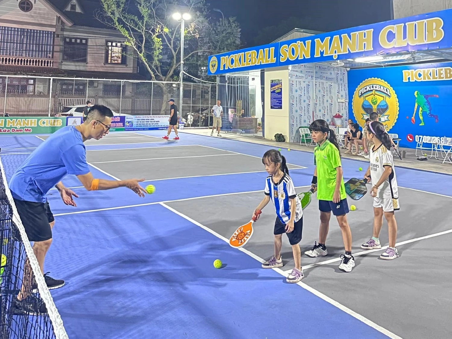 Các dịch vụ tiện ích của sân Pickleball Sơn Mạnh