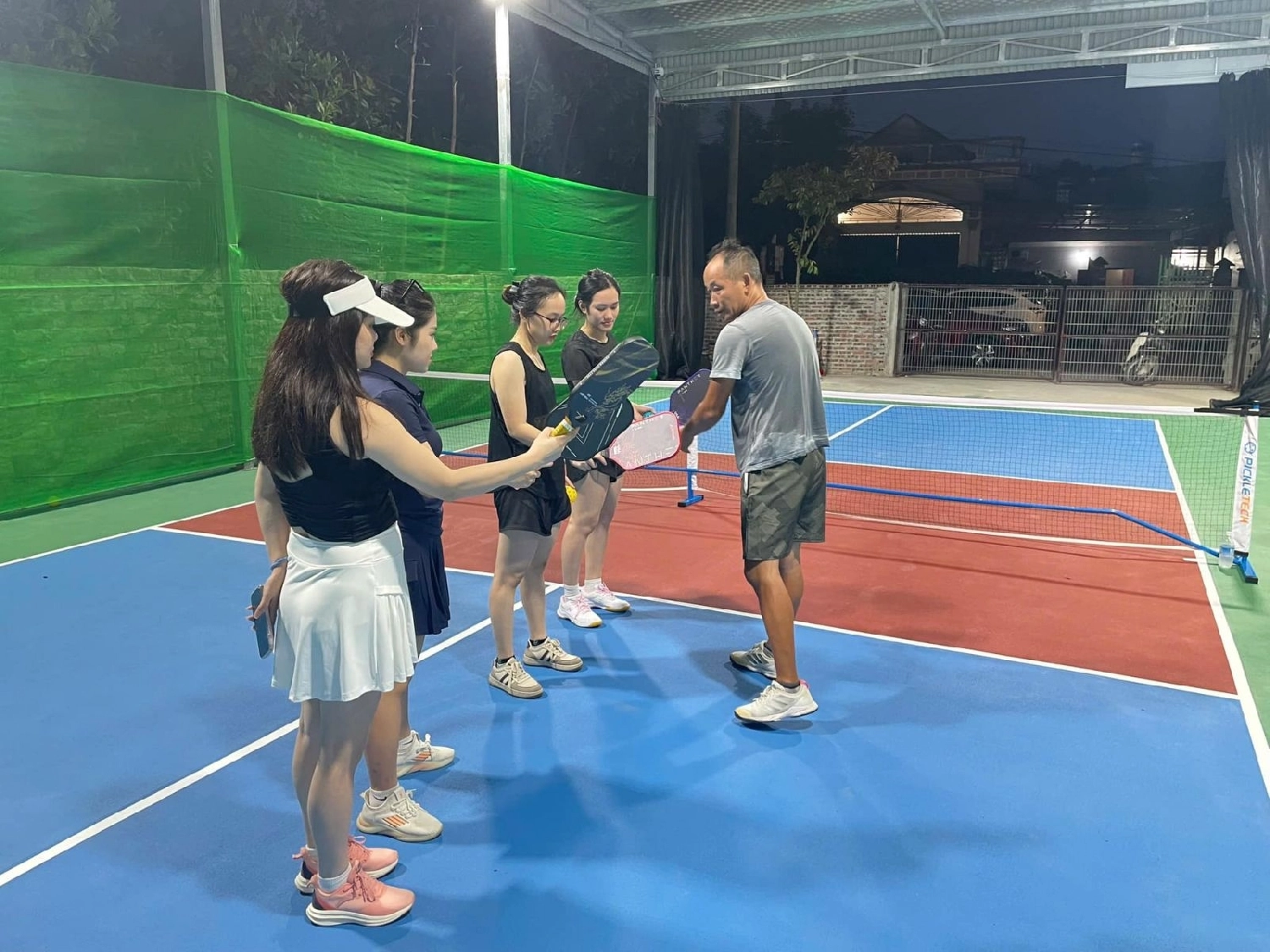 Các dịch vụ tiện ích của sân Pickleball Thanh Sơn