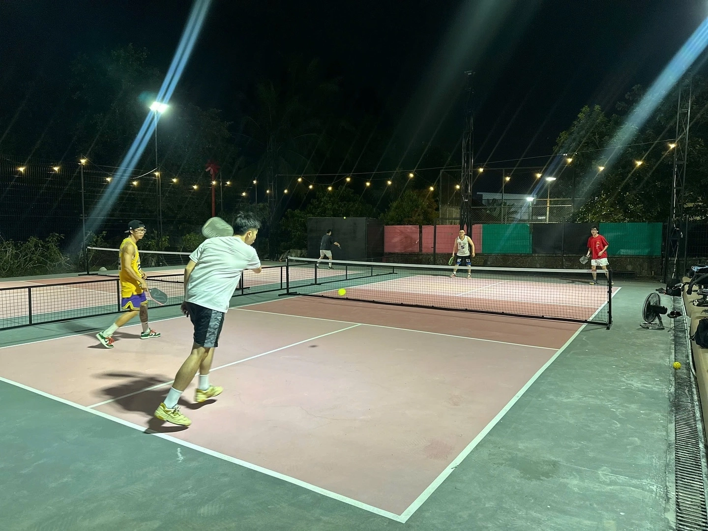 Các dịch vụ tiện ích của sân Pickleball The Drop Zone