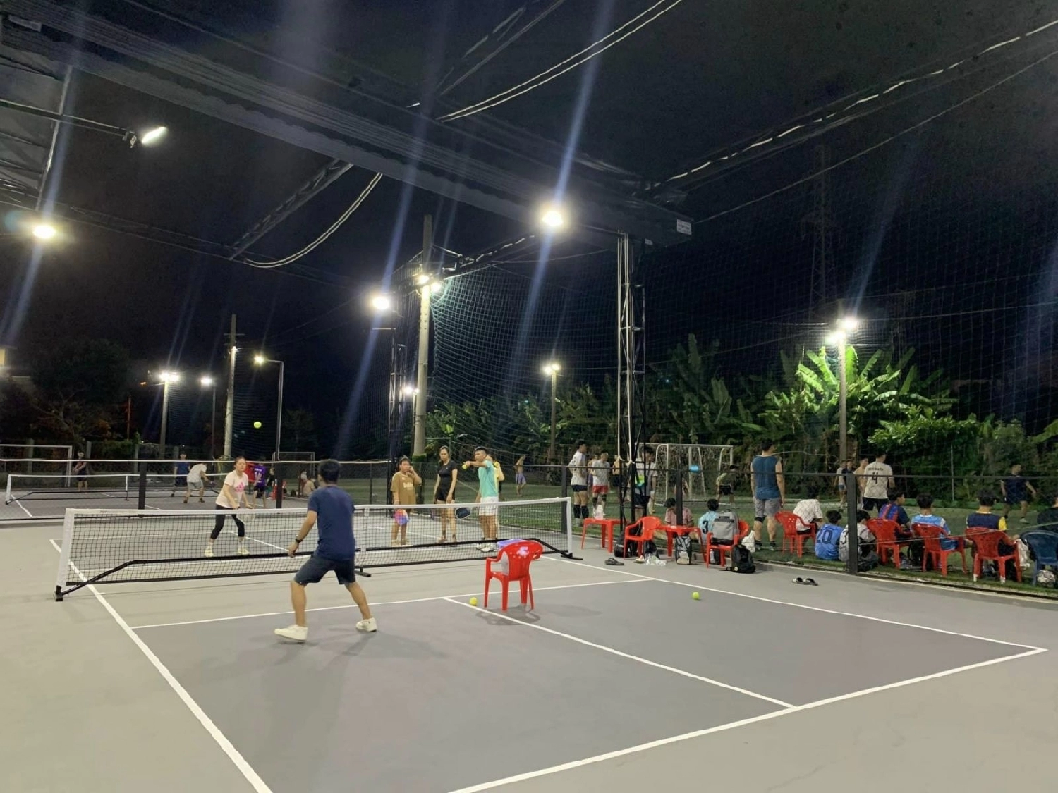 Các dịch vụ tiện ích của sân Pickleball Thép Việt