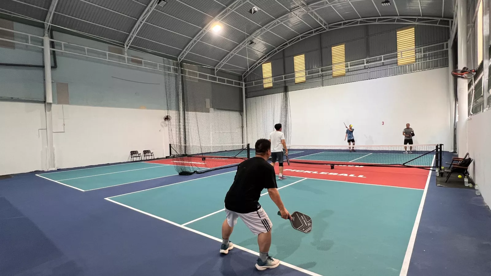Cụm sân pickleball và cafe kiều vũ