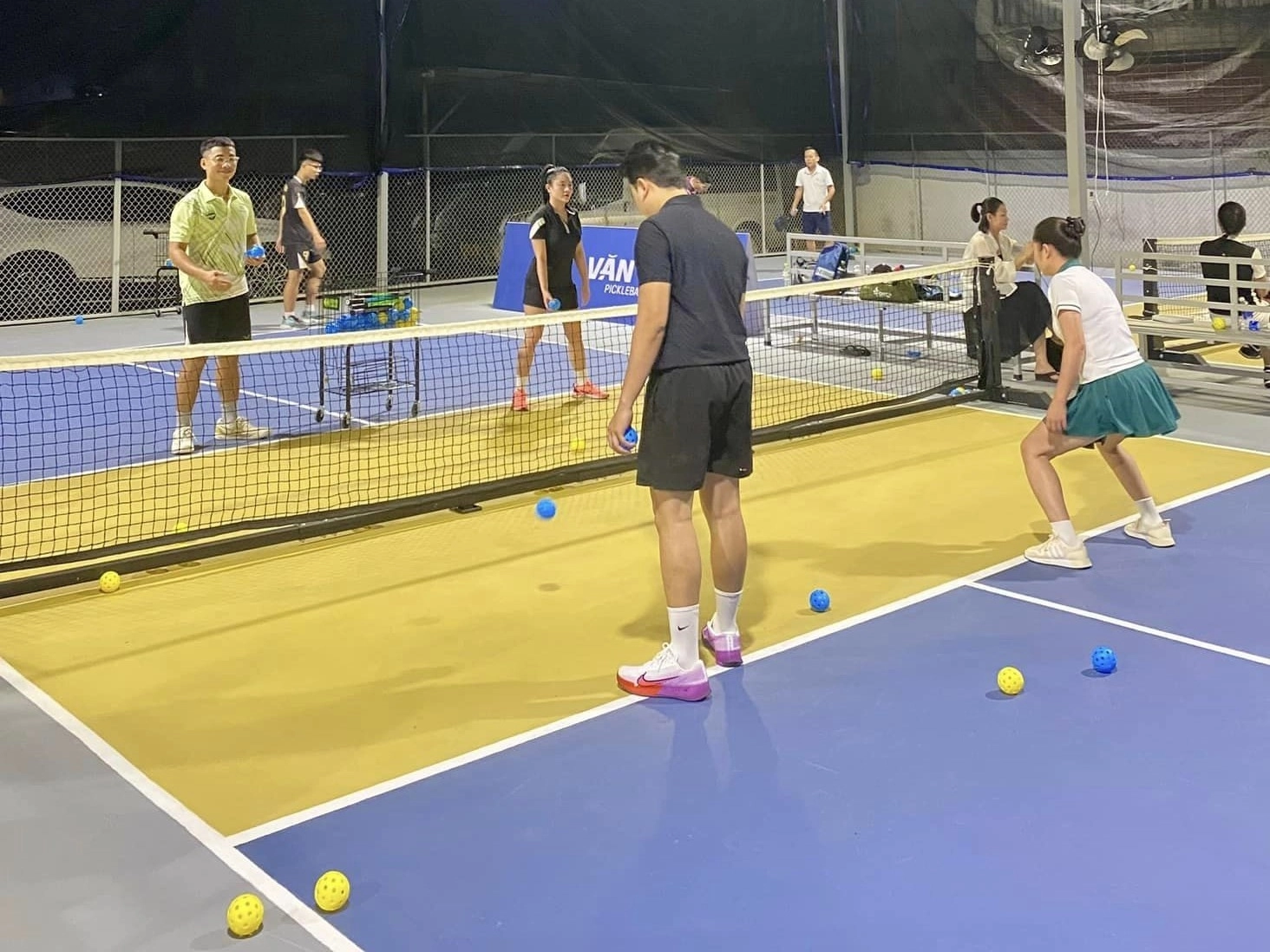 Các dịch vụ tiện ích của sân Pickleball Văn Cao