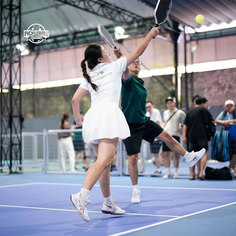 Sân pickleball văn thánh cung cấp đầy đủ các dịch vụ