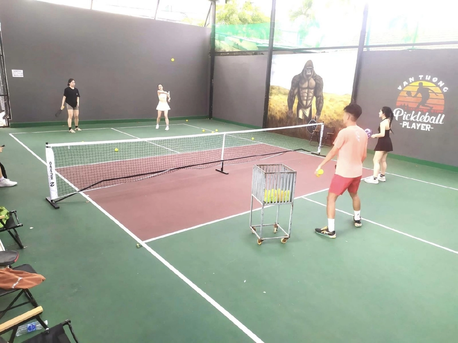 Các dịch vụ tiện ích của sân Pickleball Vạn Tường