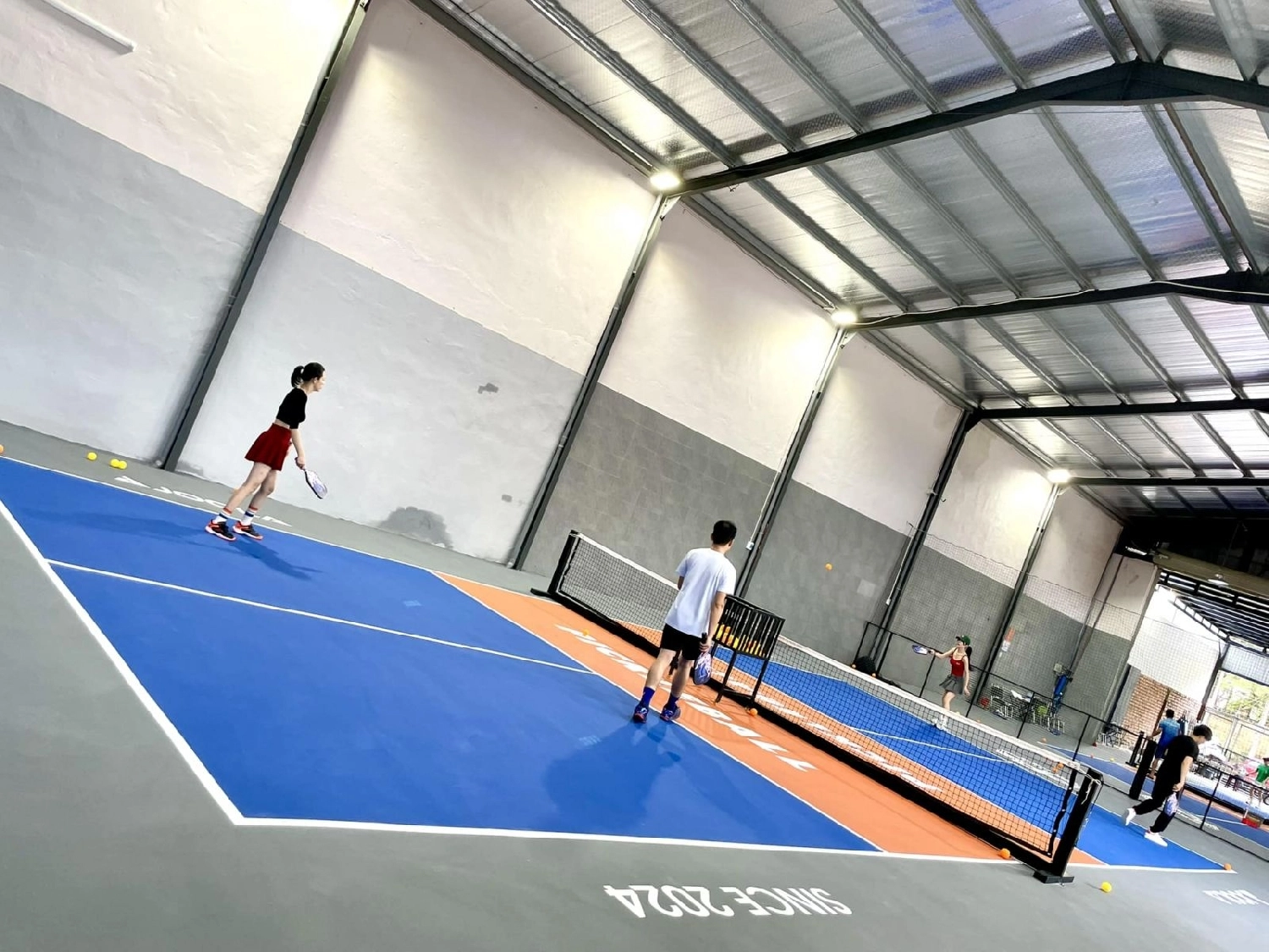 Các dịch vụ tiện ích của sân Pickleball Việt Sport