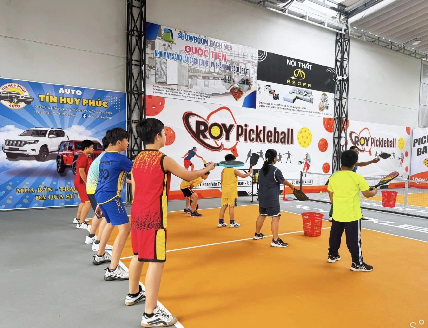 Các dịch vụ tiện ích của sân Roy Pickleball