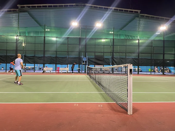 Sân tennis Công viên Lê Thị Riêng