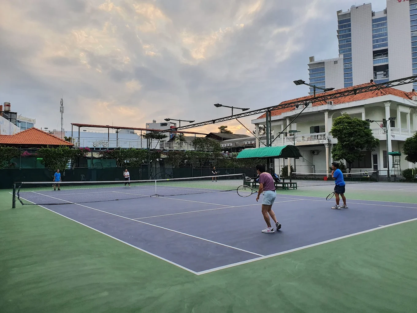 Sân tennis Lan Anh