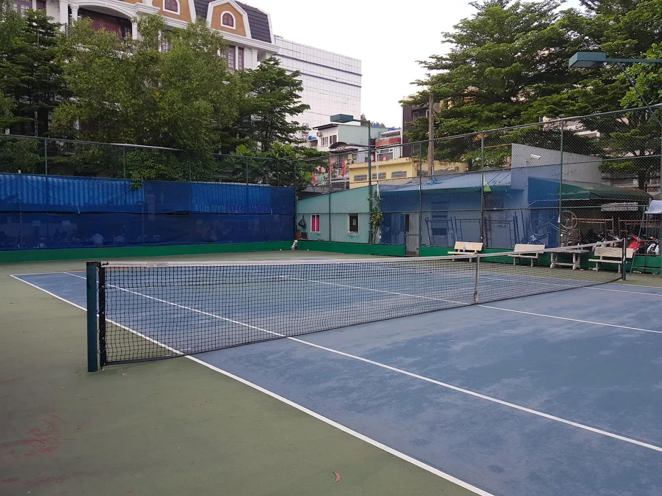 Sân tennis CLB Thế giới Xanh