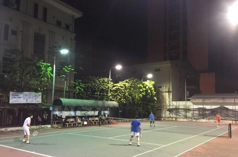 Sân tennis Nga - Việt