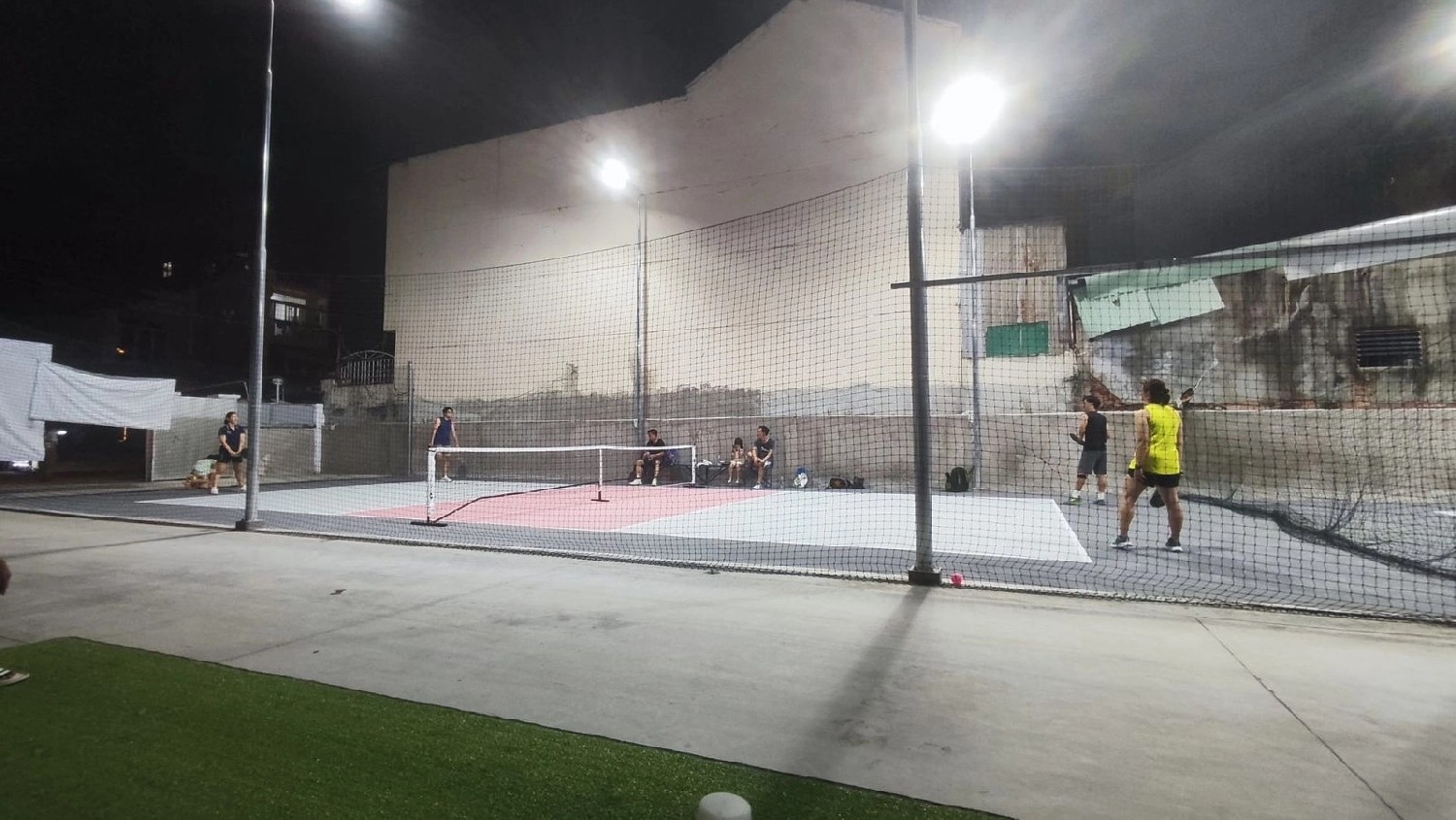 Các dịch vụ tiện ích của sân Yolo Pickleball