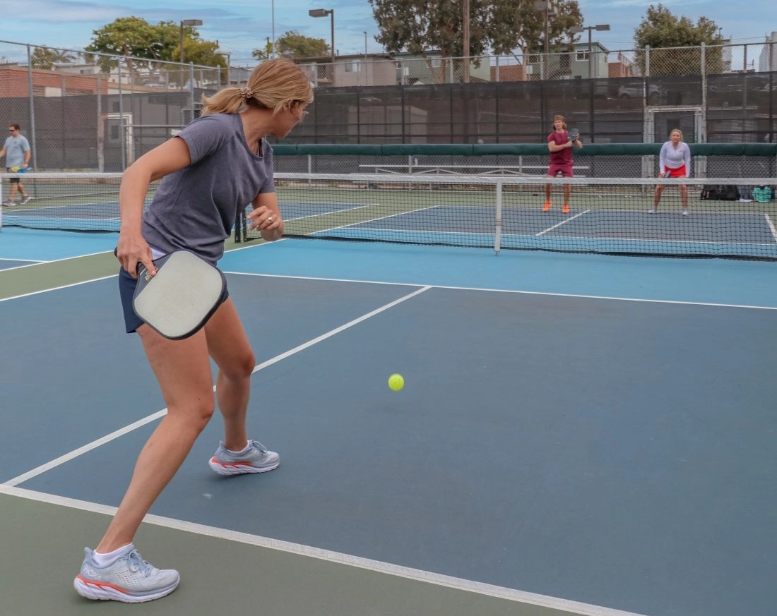 So sánh vợt pickleball 14mm và 16mm theo đặc điểm