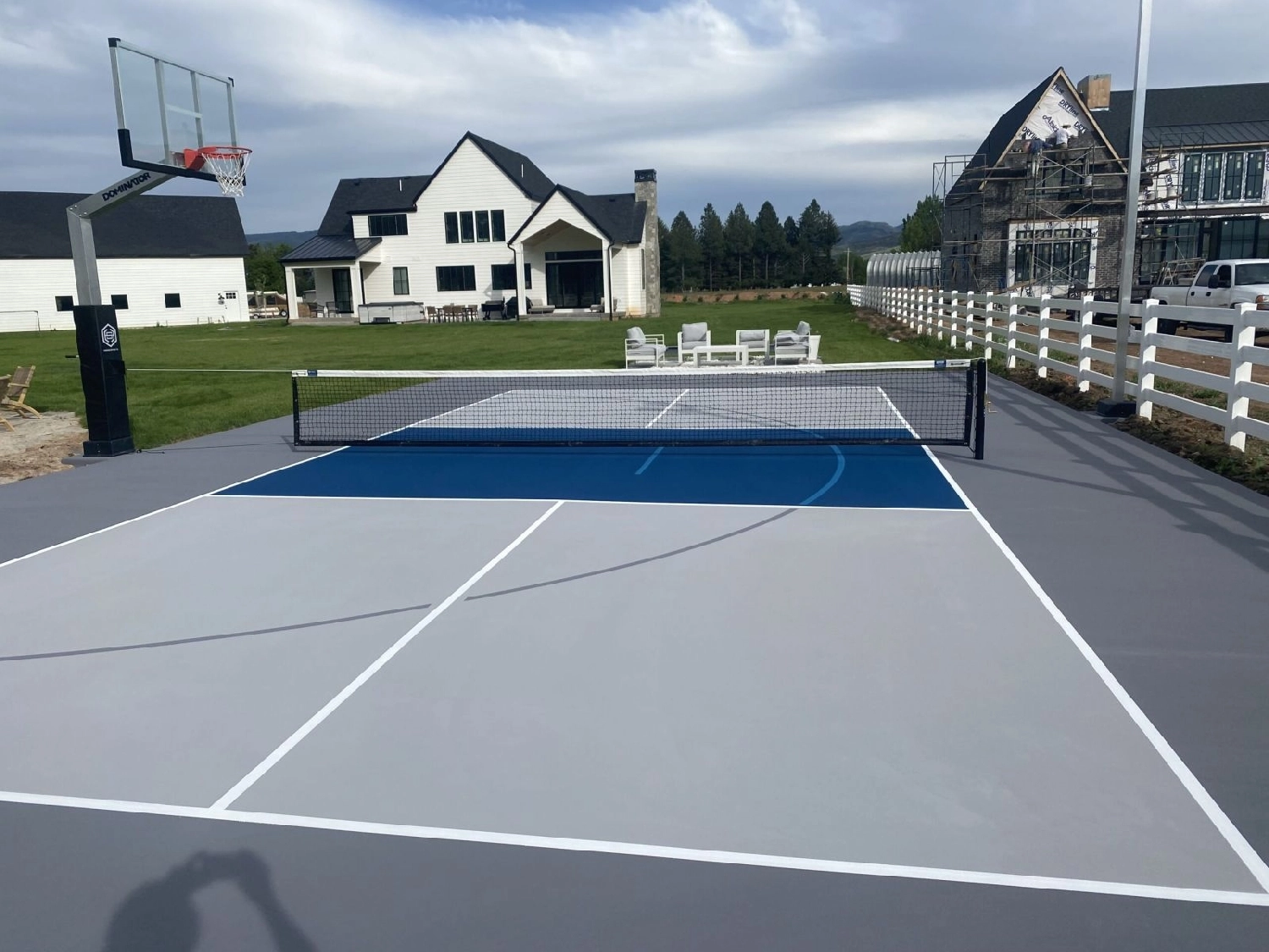 Sơn sân pickleball ngoài trời