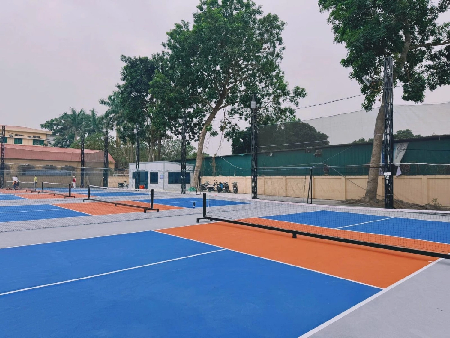 Cụm sân ngoiaf trời tại sân TA pickleball
