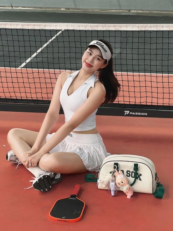 Tạo dáng chụp ảnh pickleball