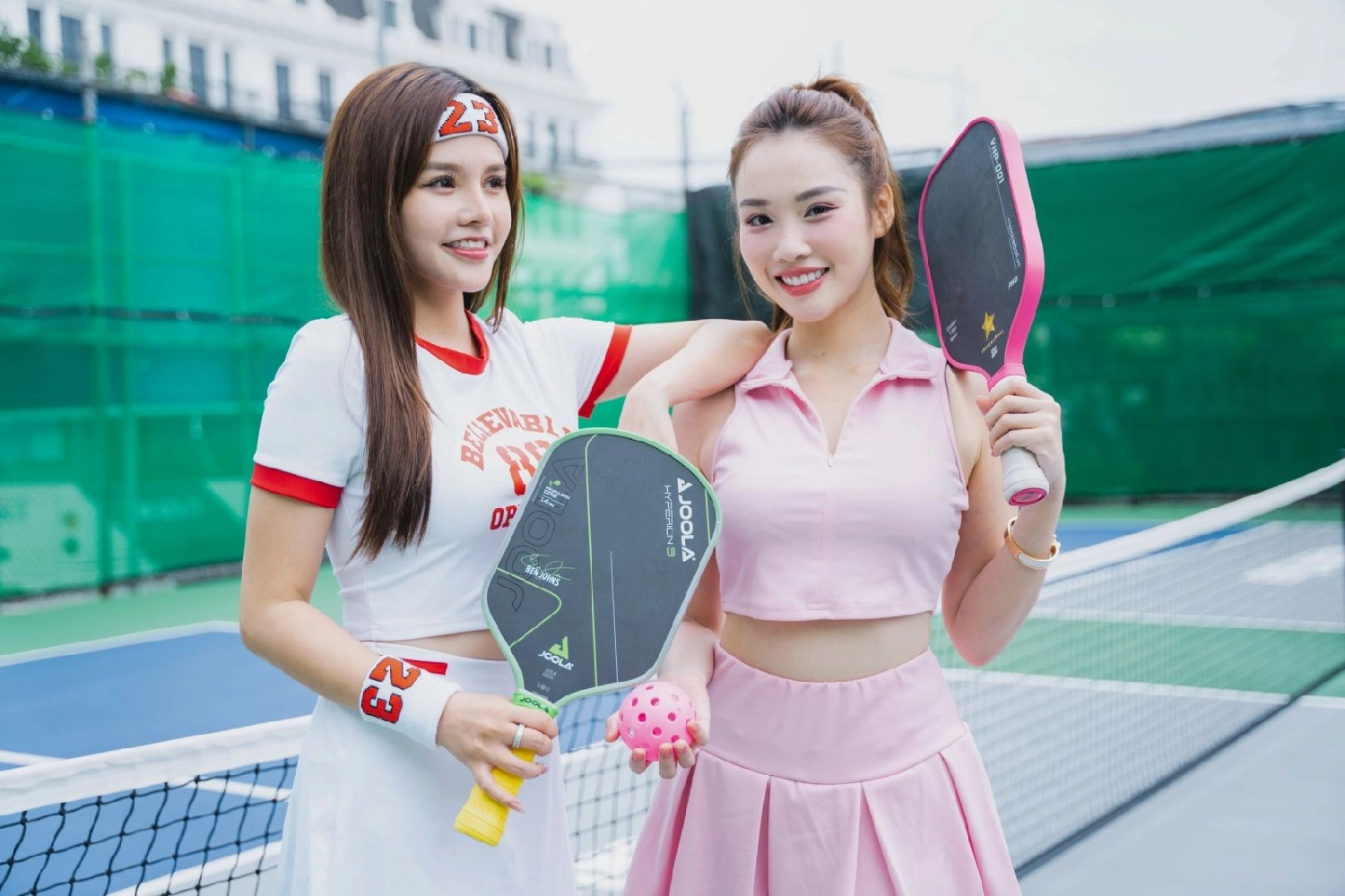 Tạo dáng chụp ảnh pickleball