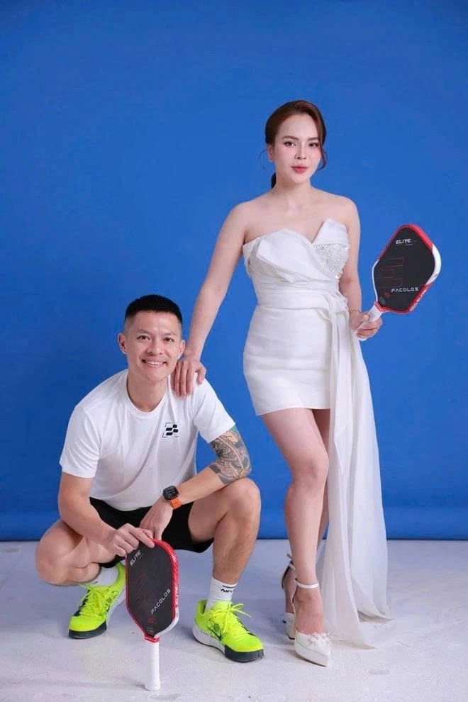 Tạo dáng chụp ảnh pickleball