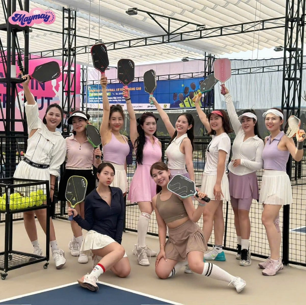 Tạo dáng chụp ảnh pickleball