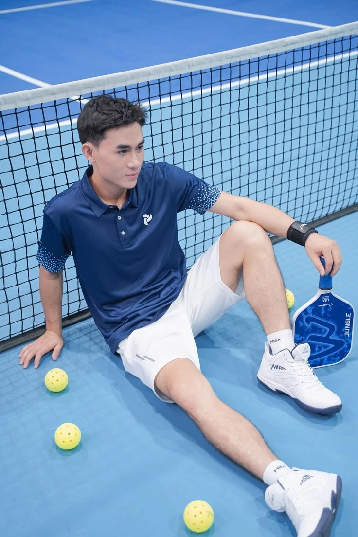 Tạo dáng chụp ảnh pickleball