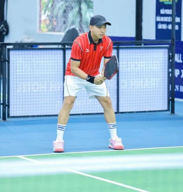 Tạo dáng chụp ảnh pickleball