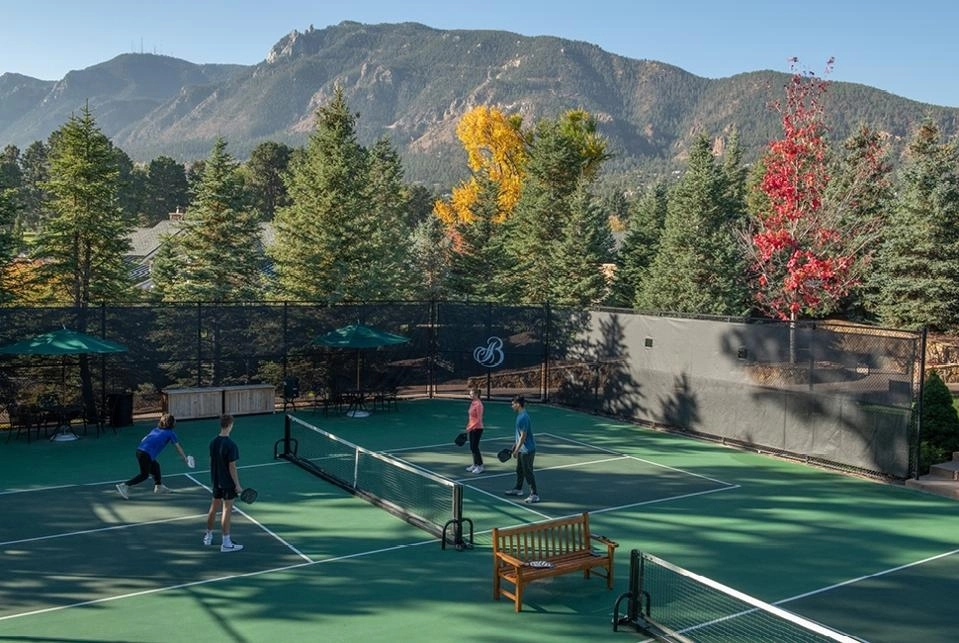 sân pickleball kết hợp cảnh quan