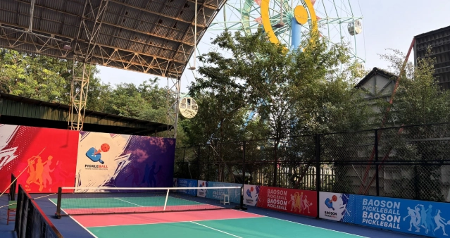 sân pickleball có mái che