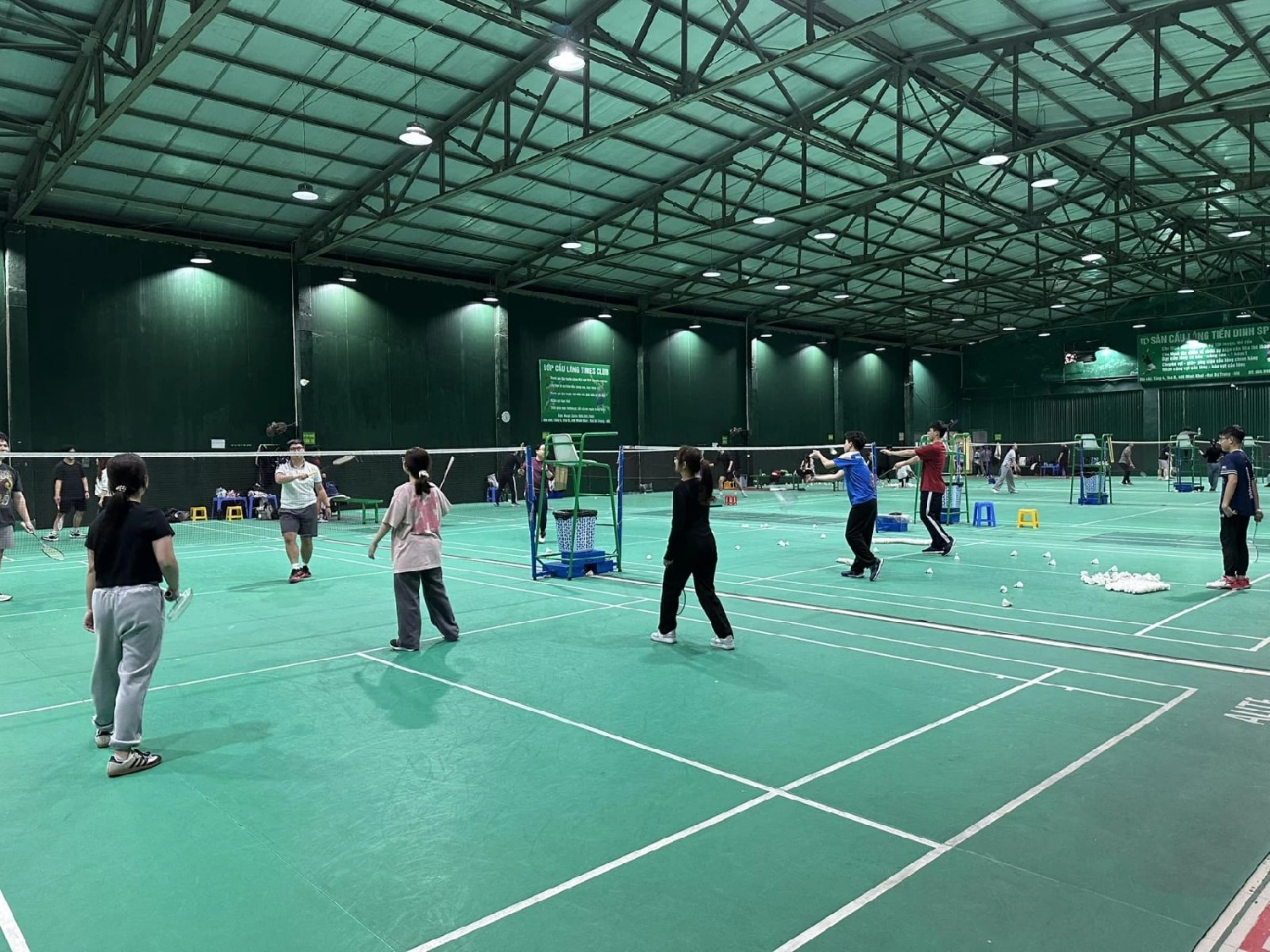 Tiến Dinh Sport sân cầu lông