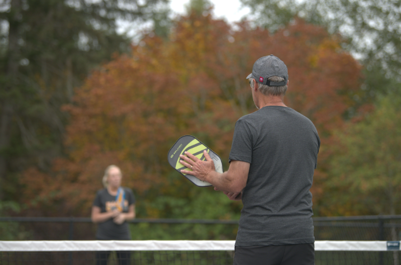 Tín hiệu tay để di chuyển trong đánh đôi Pickleball - Đổi bên