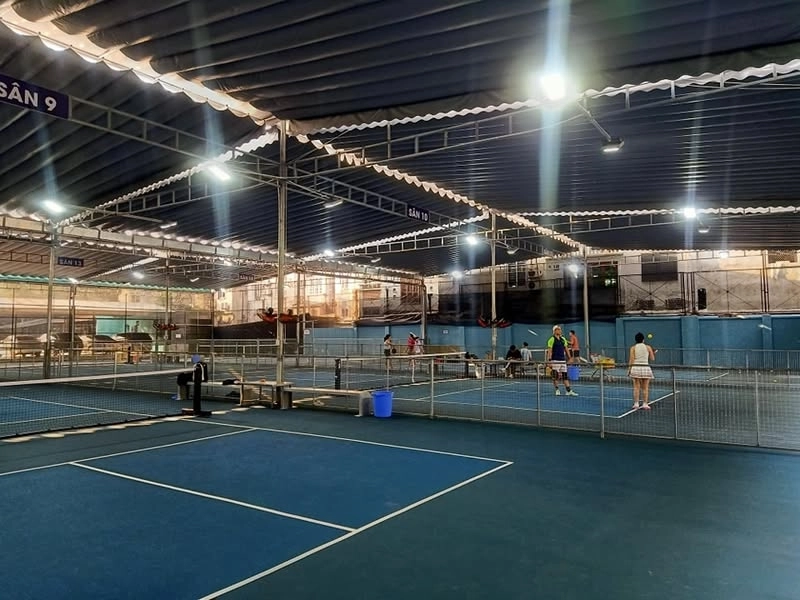 sân pickleball làng hạ