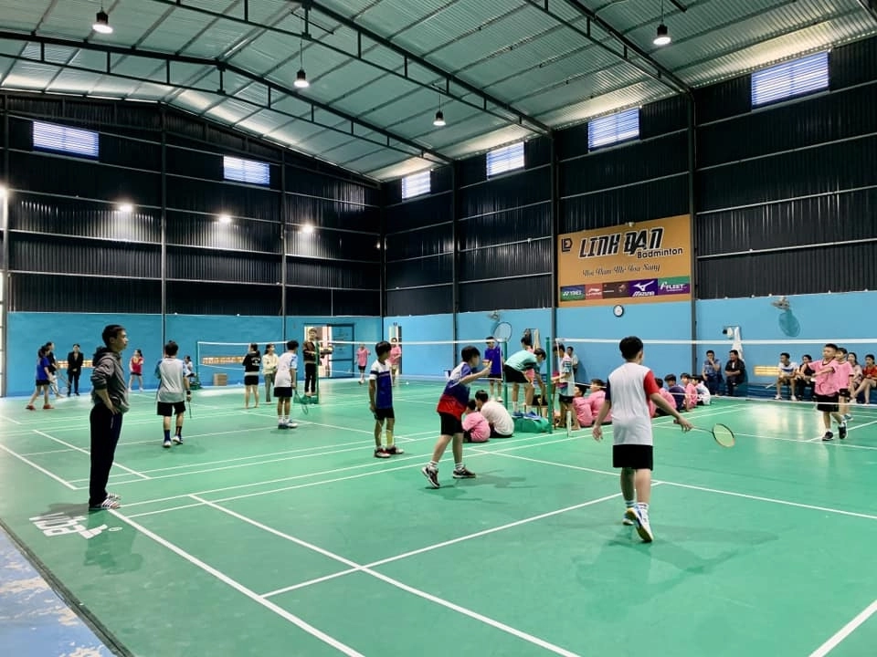 Sân cầu lông Linh Đan (Eadar)