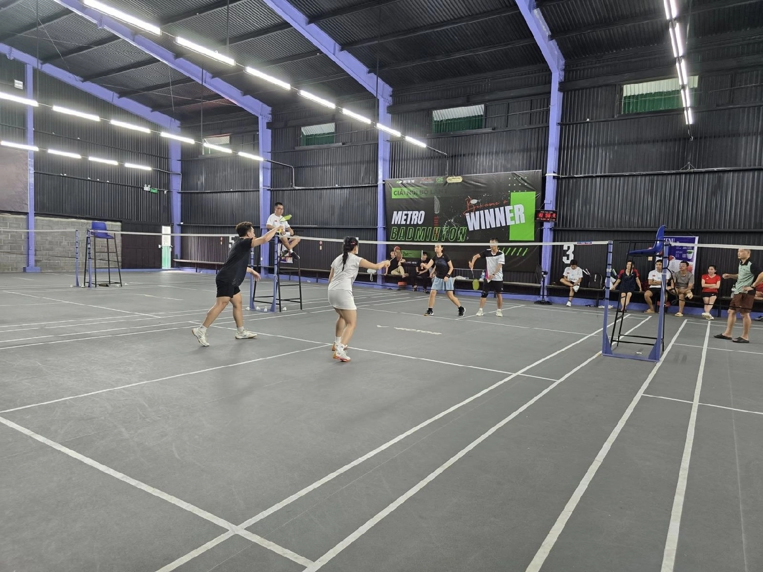 Sân cầu lông Metrobadminton