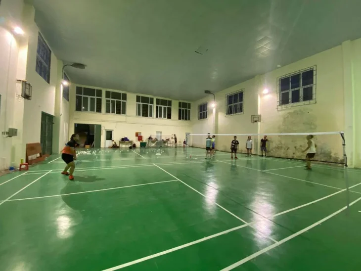 Sân Cầu Lông Trường chuyên Nguyễn Huệ