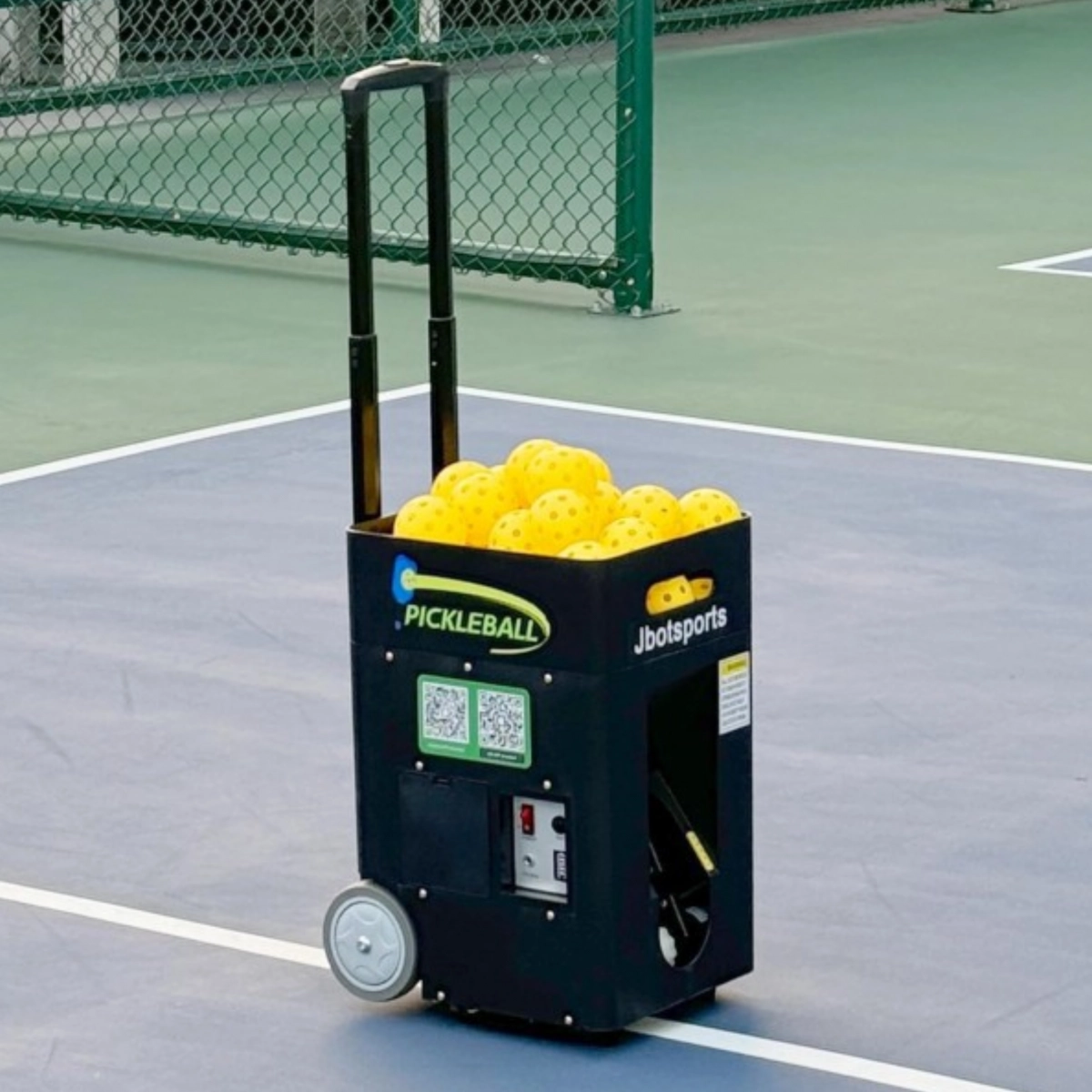 hình ảnh máy bắn bóng pickleball