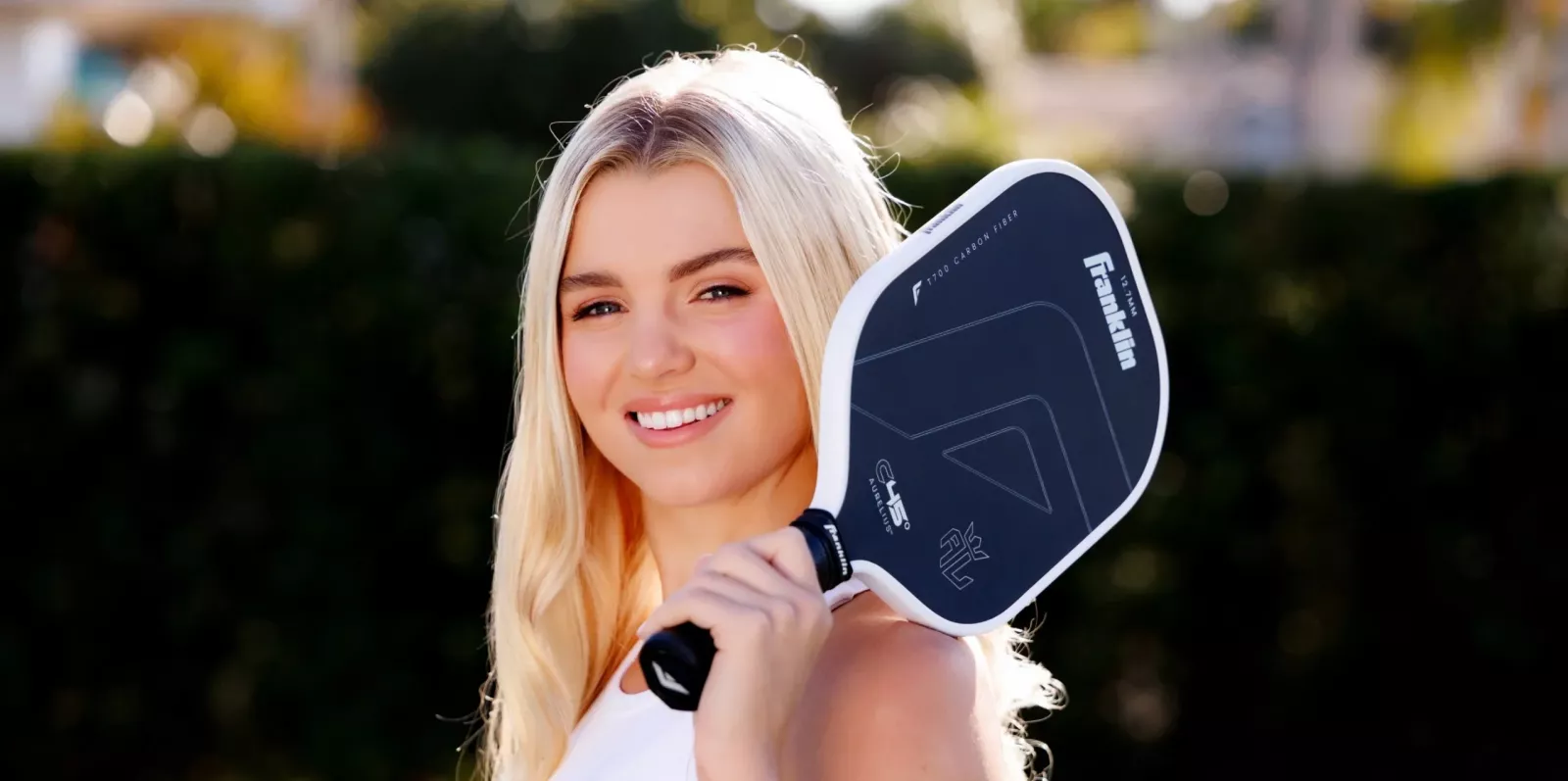 Người cổ tay yếu ưu tiên chọn vợt pickleball nhẹ