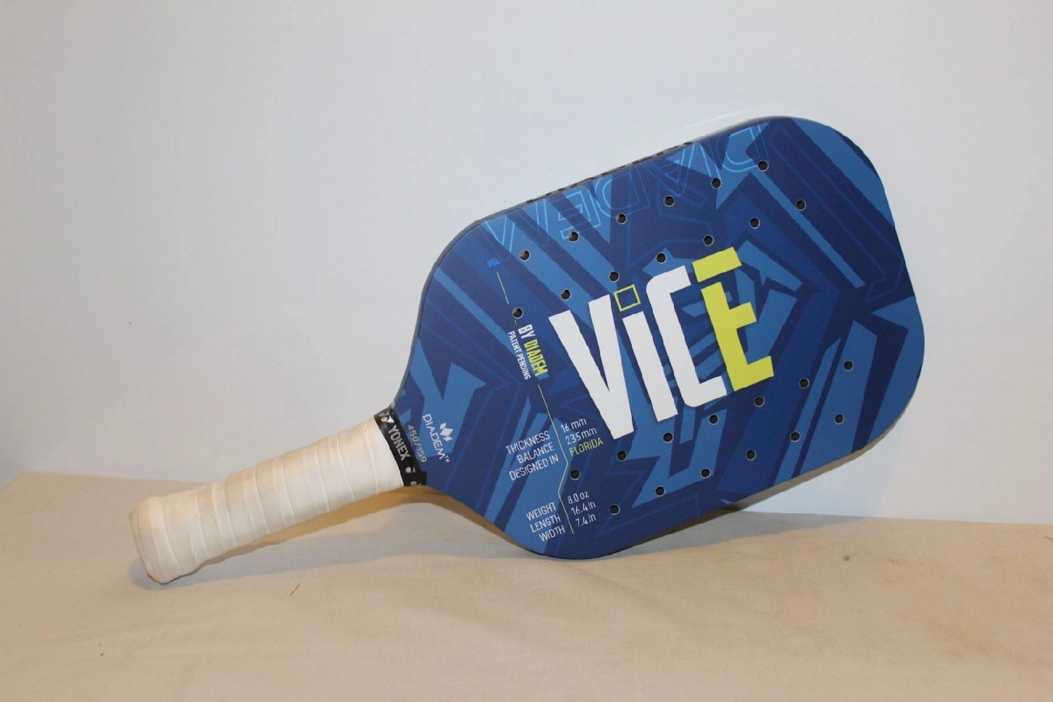 ngoại lệ được sử dụng vợt pickleball có lỗ