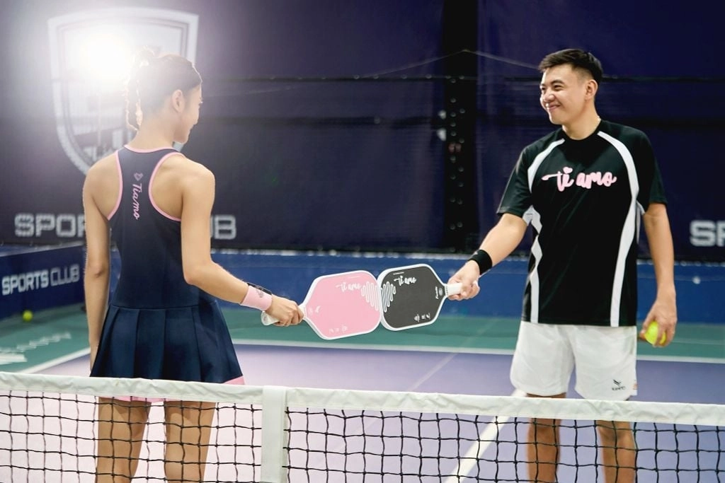 nên sử dụng vợt pickleball có lỗ để giải trí