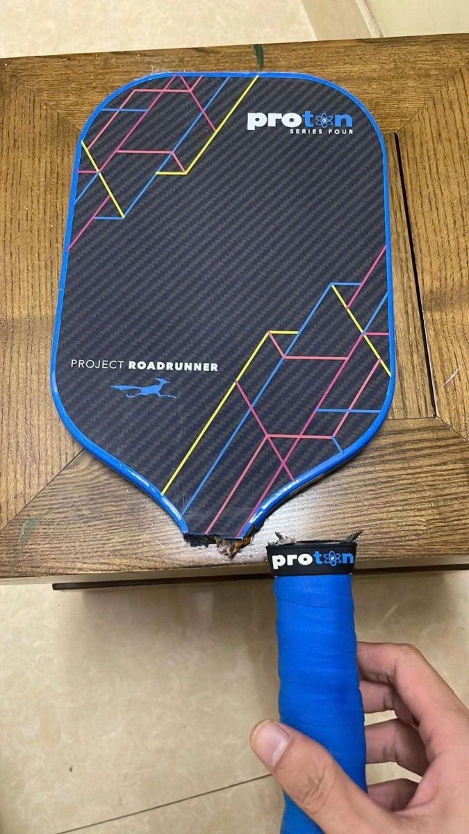 gãy cán vợt pickleball