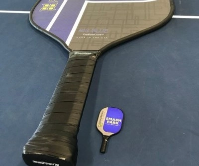 vợt pickleball khổng lồ