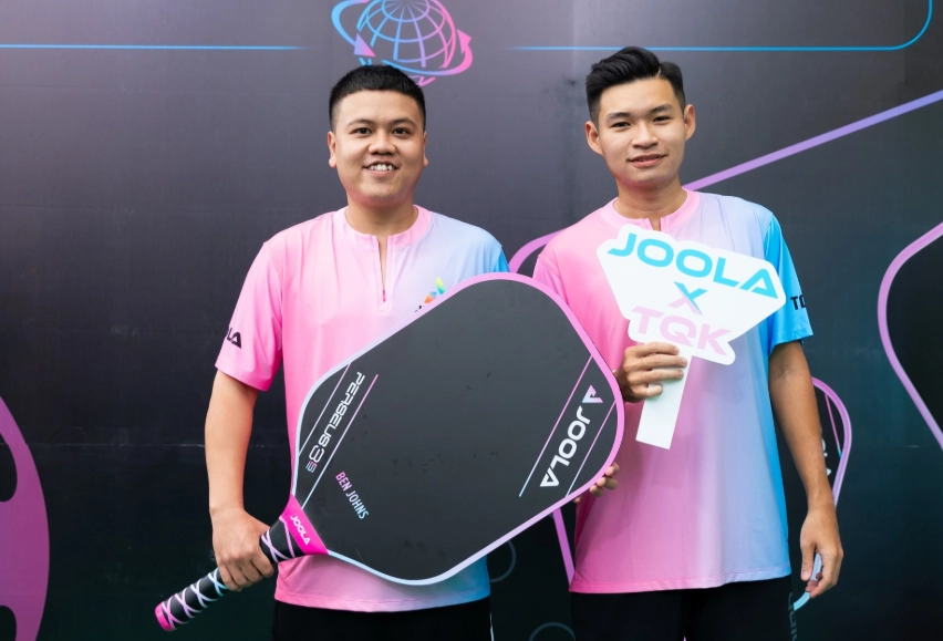 vợt pickleball khổng lồ