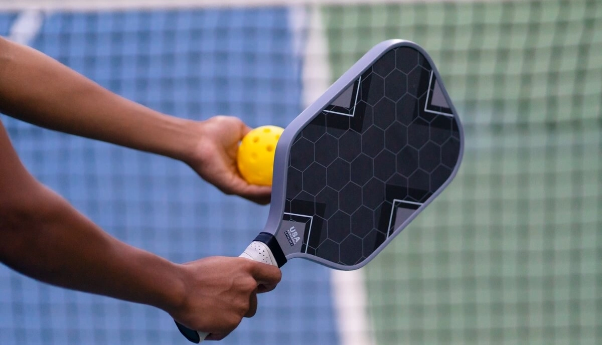 Sự khác biệt giữa vợt pickleball trợ lực và tấn công