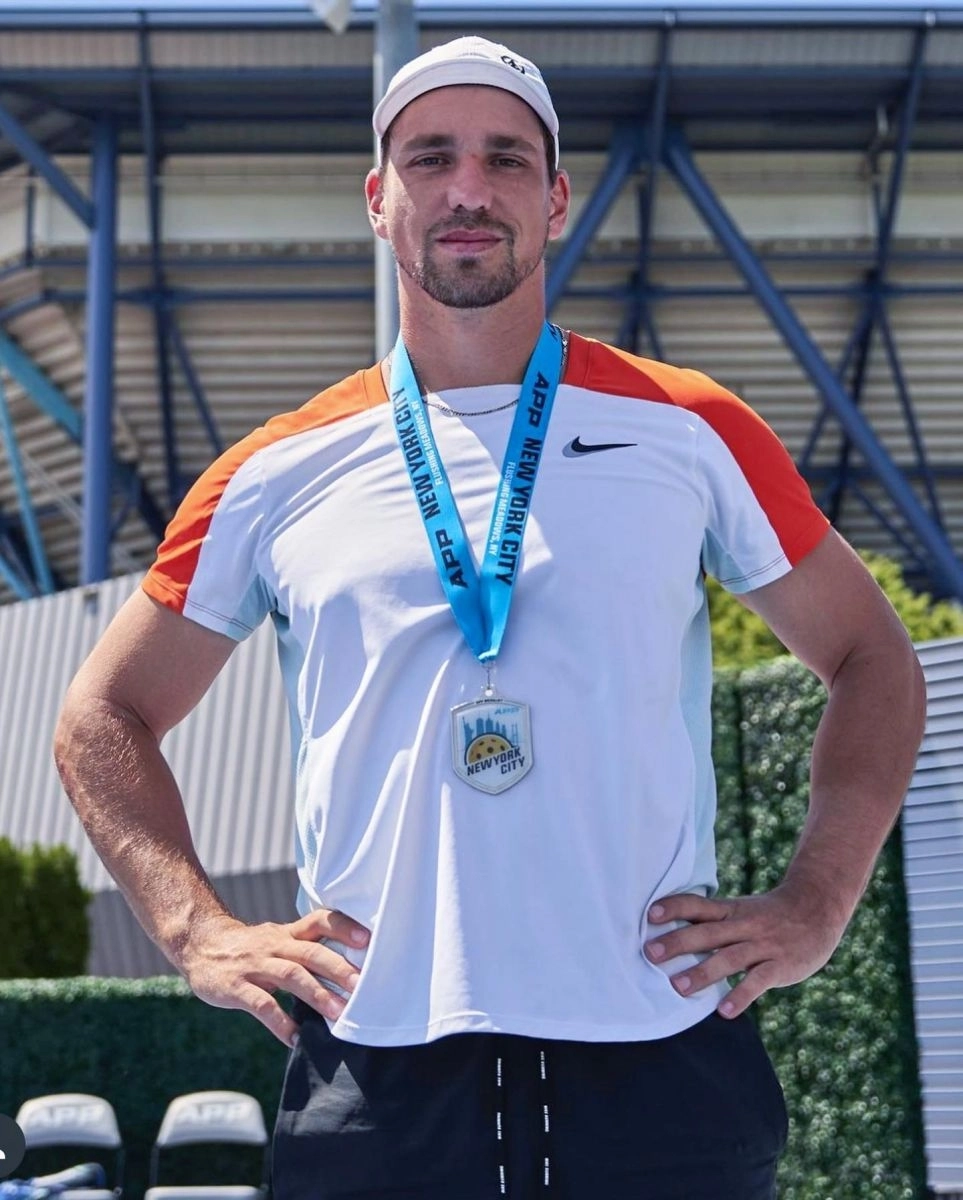 Vuk Velickovic đeo huy chương bạc tại giải APP New York City Open 2023