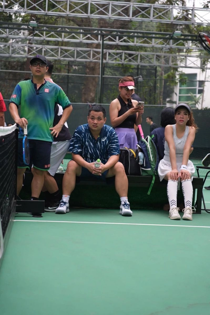 Người chơi nghỉ ngơi tại sân Westlake Pickleball